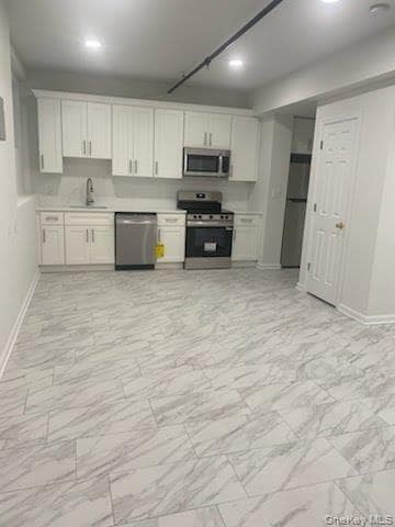 Building Photo - 94 4th Ave