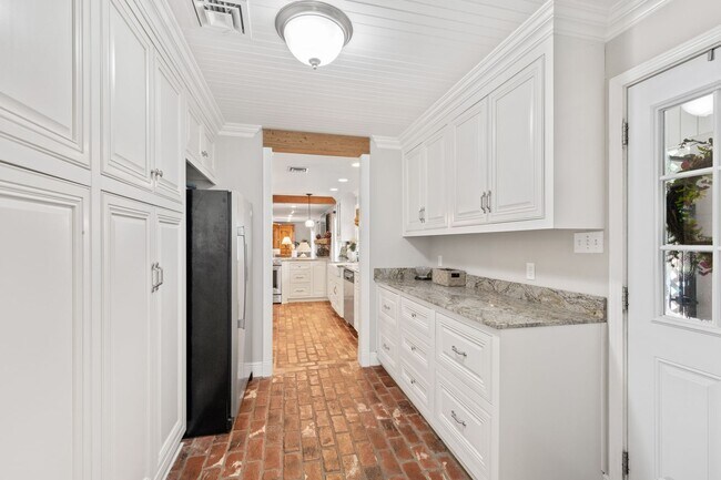 Building Photo - 1026 S Morgan Ave