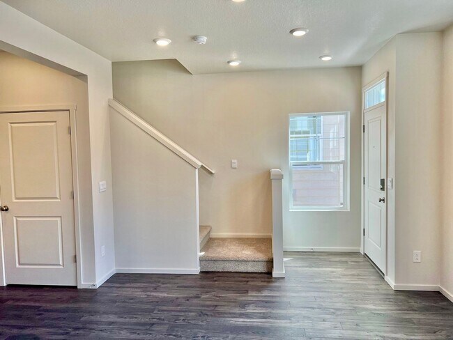Building Photo - FREE RENT!! NEARLY NEW  HOME IN EZ LIVING ...