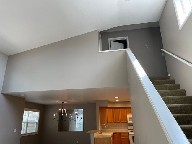 Building Photo - Beautiful and Well Maintained 2 Bed and 2....