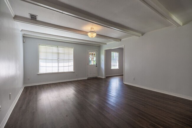 Building Photo - 3 Bedroom, 2 bathroom in Fairhope Availabl...