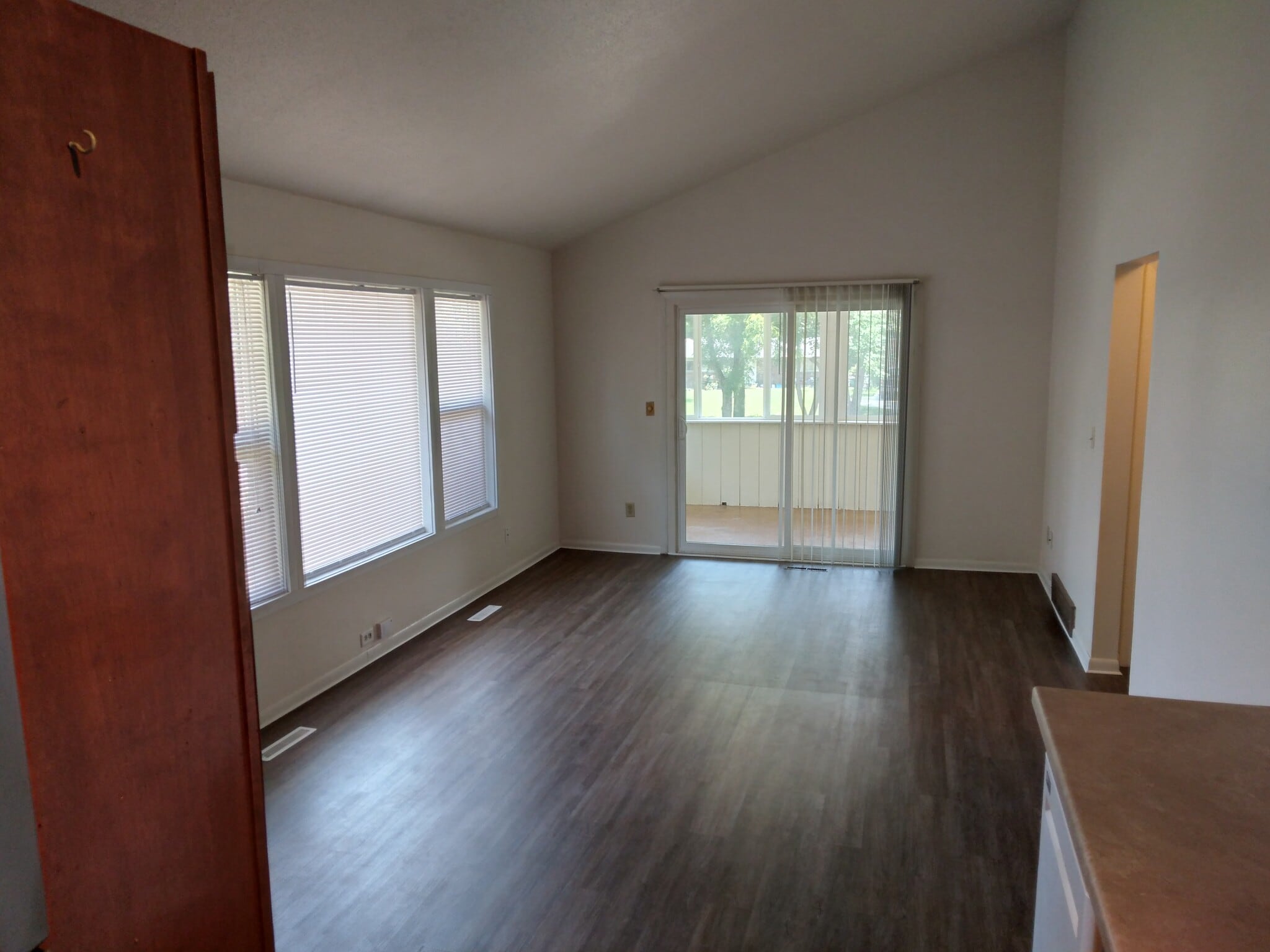 Building Photo - 915 Garfield Ave