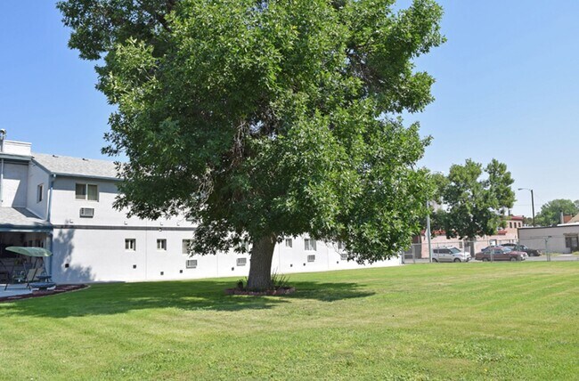 Building Photo - Furnished Studio Near Hospitals with WiFi, Cable TV and laundry