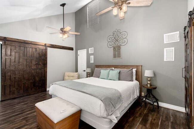 Building Photo - 12500 Melville Dr