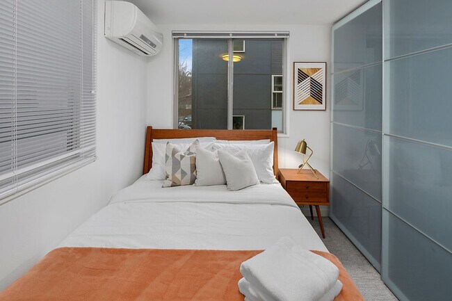 Building Photo - 1106 12th Ave