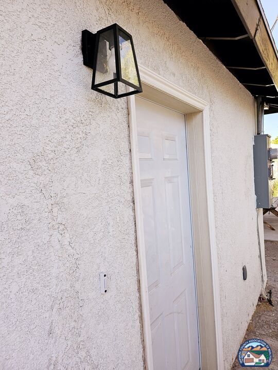 Building Photo - 818 Dool Ave