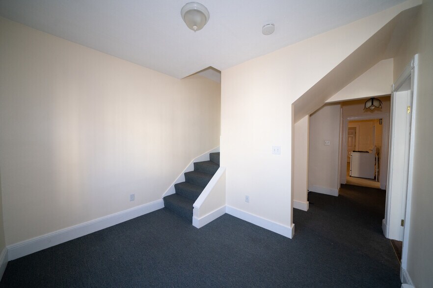 Building Photo - 40 Brackett St