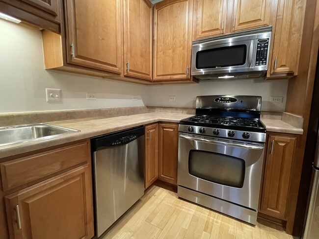 Kitchen - 1250 S Indiana Ave