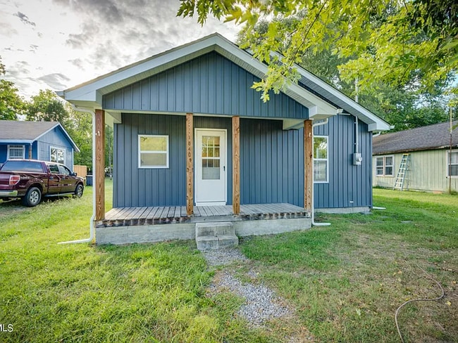 Primary Photo - Fully Renovated 2BR Home in Kingsport – St...