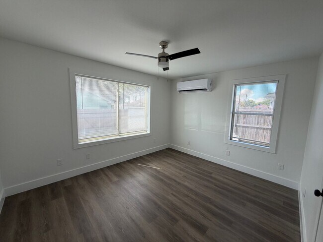 Building Photo - 604 N Causeway Blvd