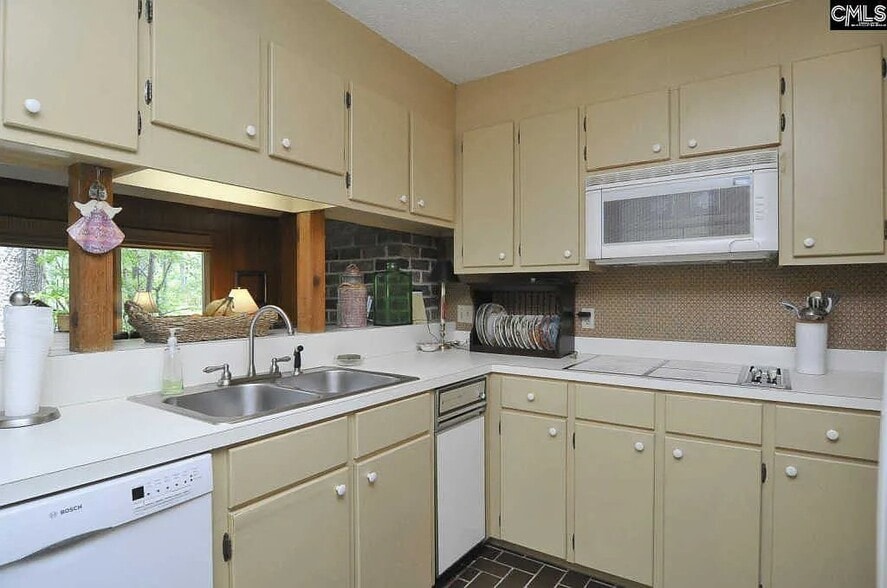 Building Photo - 236 Tram Rd