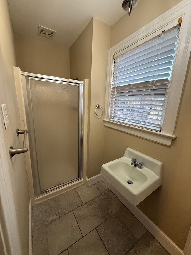 Building Photo - 506 Monticello Dr NW