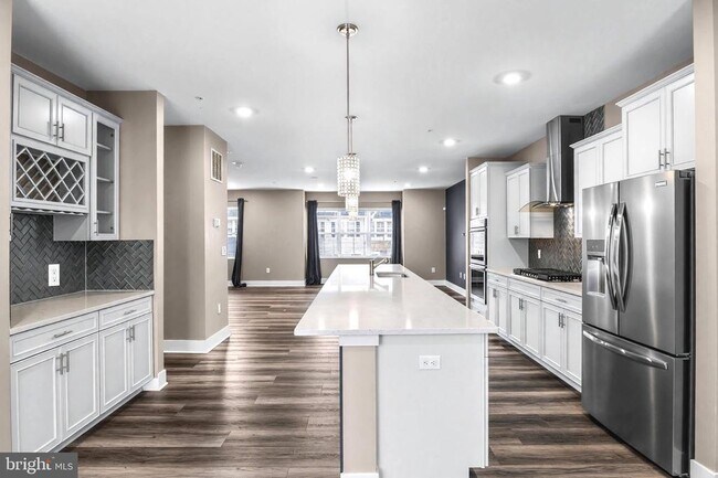 Building Photo - 4175 Brodie Pl