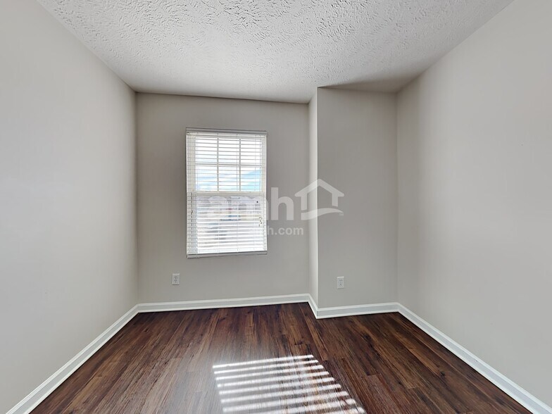 Building Photo - 1316 Roxbury Ct