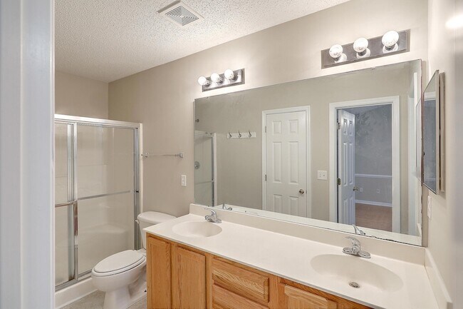 Building Photo - 8074 Shadow Oak Dr