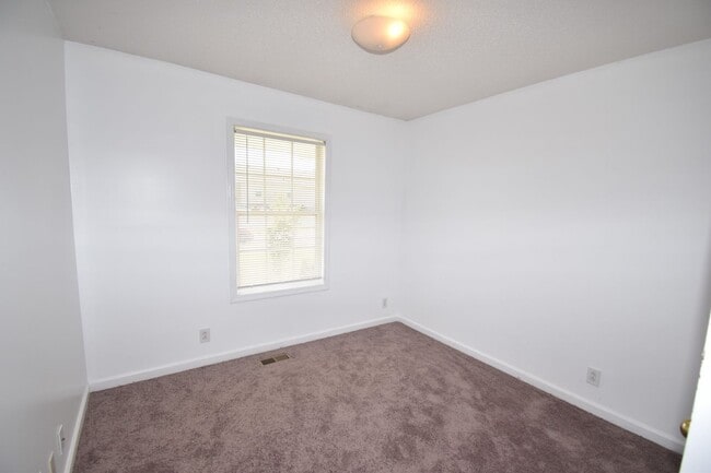 Building Photo - 3 Bedroom Home For Rent Near Post!