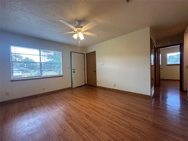 Building Photo - 2007 Delaware Ln