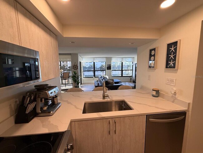 Building Photo - 11 Sunset Dr