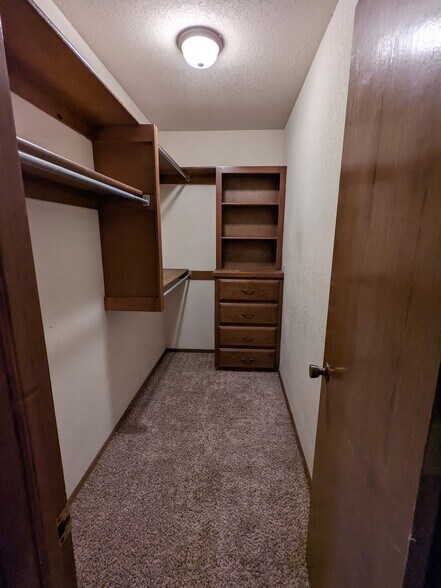Master Closet - 1616 Julie Plz