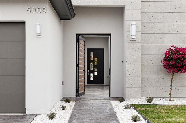 Building Photo - 5009 Sonora Ave W