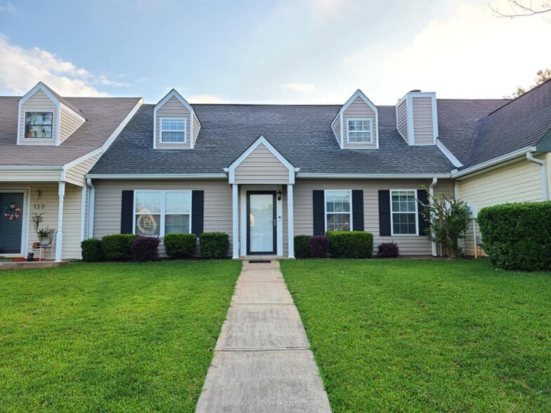 Building Photo - 132 Sussex Dr