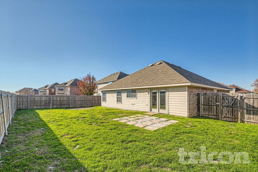 Building Photo - 208 Silver Spur Dr