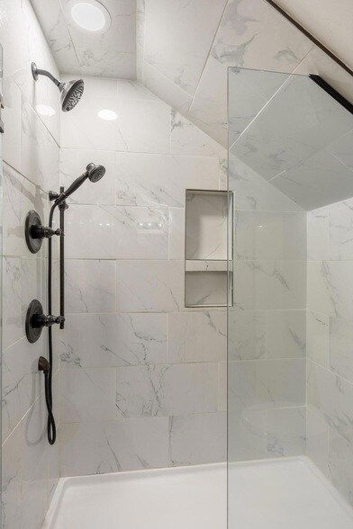 Building Photo - 8671 Blanche Rd