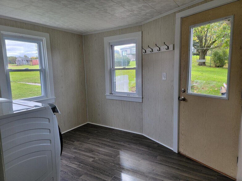 Building Photo - 124 Michters Rd