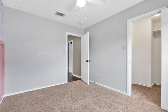 Building Photo - Spacious Two-Story Home in Schertz, TX