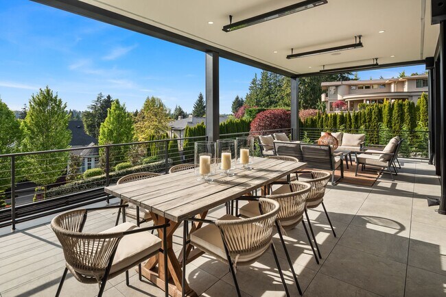 Building Photo - 7Bd/6Ba Bellevue Home