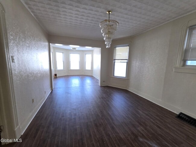 Building Photo - 918 Delamont Ave