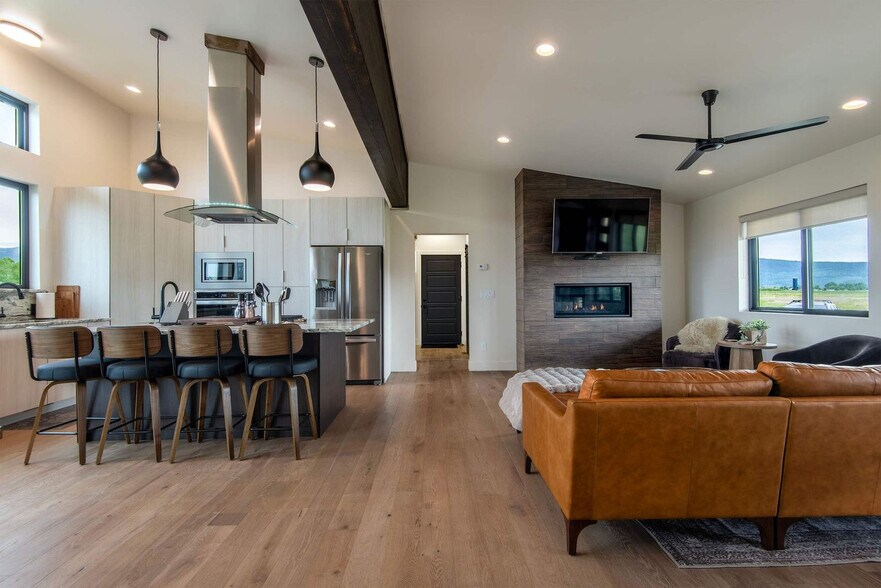 Building Photo - 1410 Running Horse Trail
