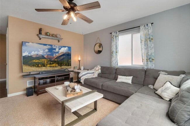 Building Photo - 504 Foxtail Pl