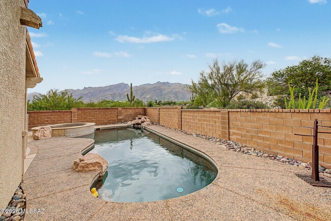 Building Photo - 5555 N Cres Ridge Dr