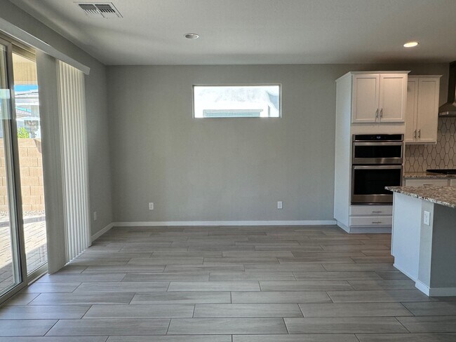 Building Photo - 3539 E Louise Dr