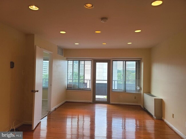 Building Photo - 5340 Holmes Run Pkwy