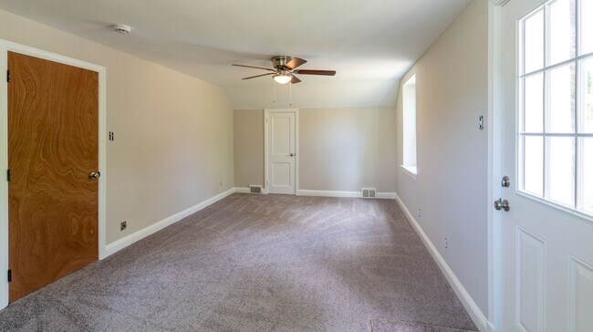 Building Photo - Rare 4 bed Gem in Marple Newtown