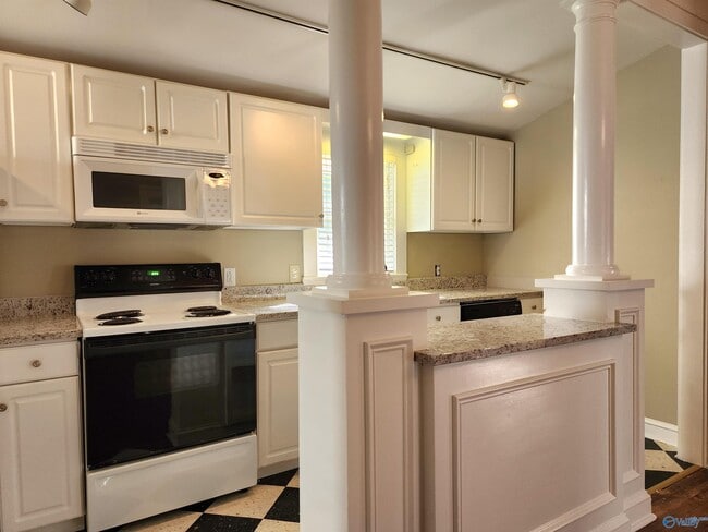 Building Photo - 1214 Pratt Ave NE