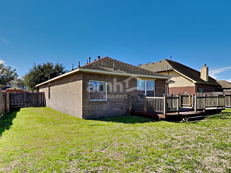 Building Photo - 21367 Village Crossing Ln