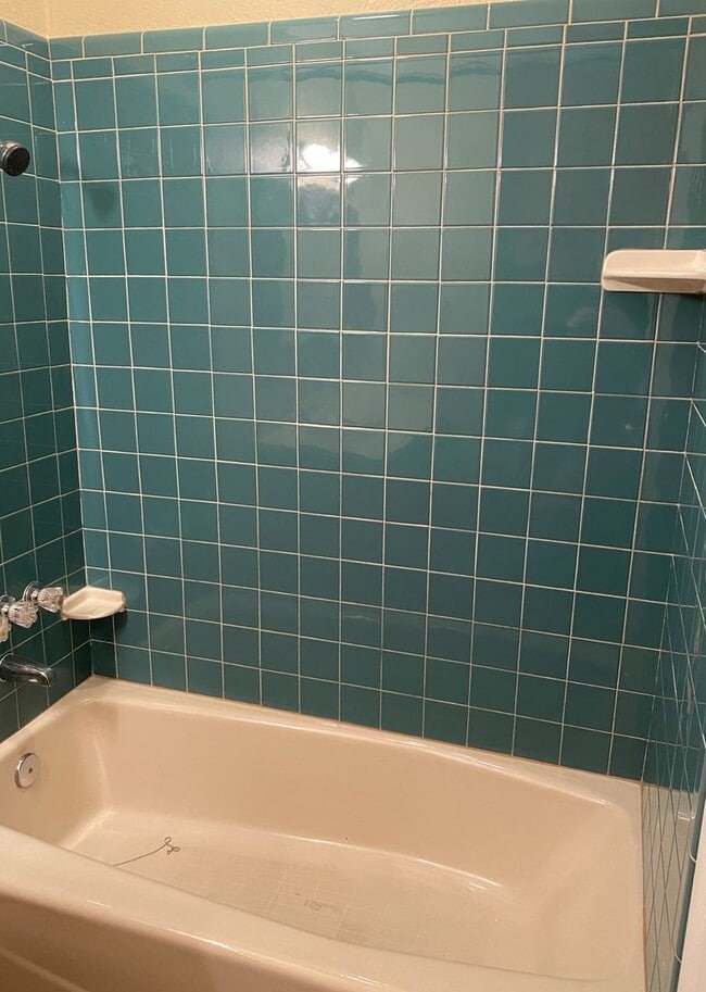 Building Photo - Adorable and Freshly painted Edgecliff Village 3 Bed 2 Bath!!