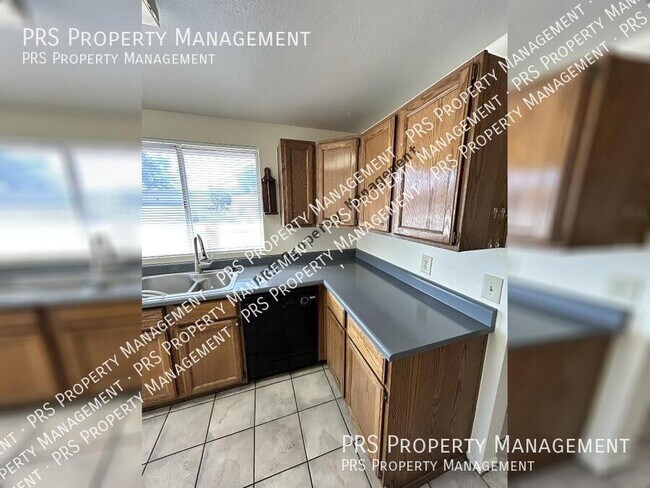 Building Photo - 2120 N Yucca Ct