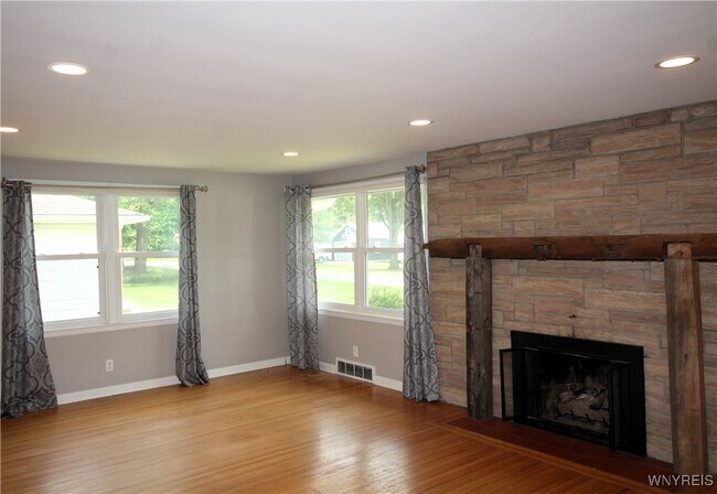 Building Photo - 8709 Nottingham Terrace