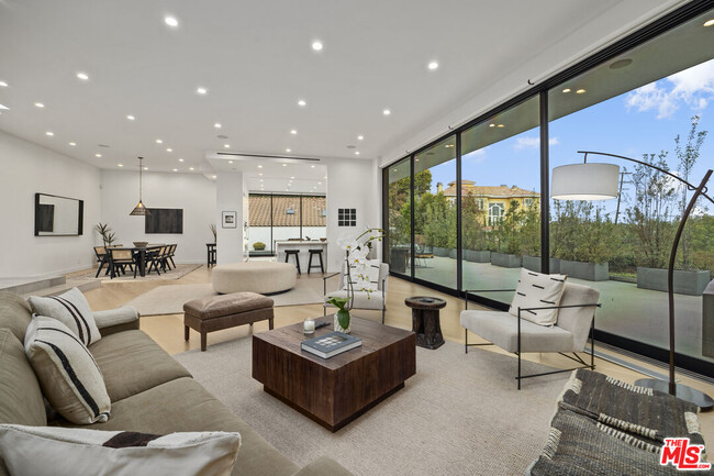 Building Photo - 9960 Beverly Grove Dr Dr