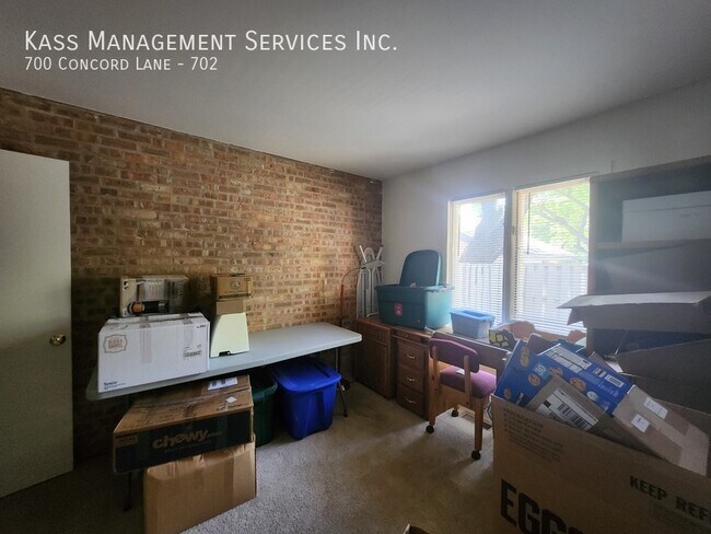 Building Photo - 700 Concord Ln