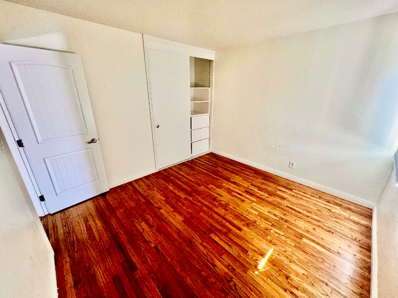 Building Photo - 309 W Hampshire Ave