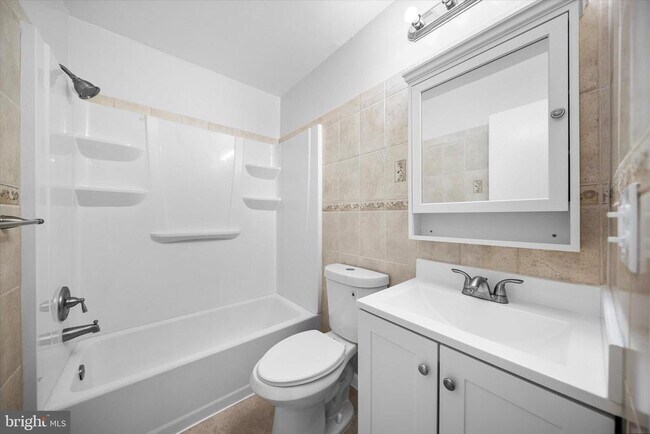 Building Photo - 14797 Tamarack Pl