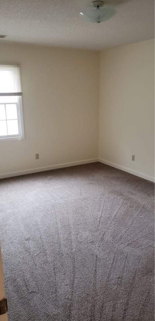 Building Photo - 3 Bedroom/2 Bath one level unit  ?  Kingsp...