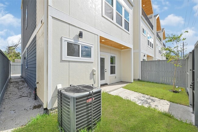 Building Photo - 3808 Yale St