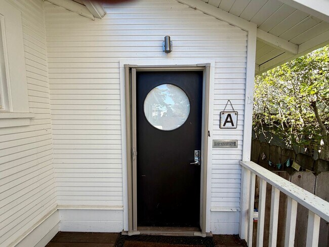 Building Photo - 1072F-A/B-PGPM-T/L-CS