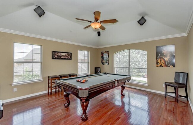 Building Photo - 303 N Elder Grove Dr